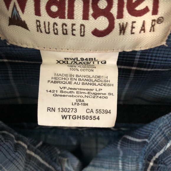 Wrangler Rugged Wear button down - Picture 3 of 3